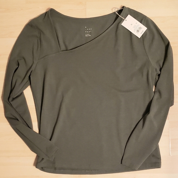 NWT Asymmetrical Neck T - Picture 1 of 4